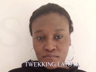 TWEKKING_LATOYA